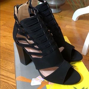 Forever Black Heels Size 8